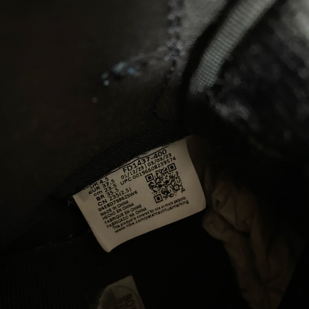 Air Jordan 1 Retro High OG UNC Toe (GS) - FD1437 - 400 - US - Picture 15 of 16